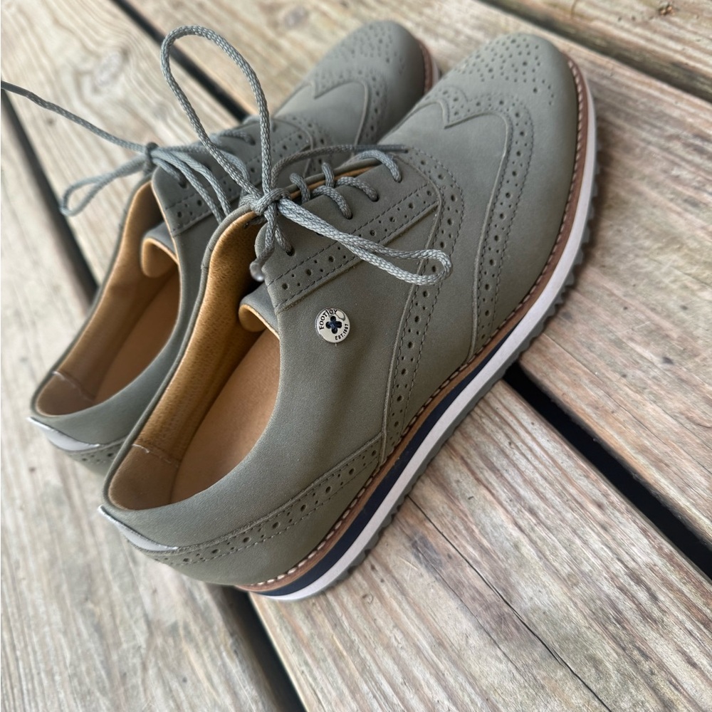 FootJoy Gray Athletic Shoes with Cushioned Soles woman’s